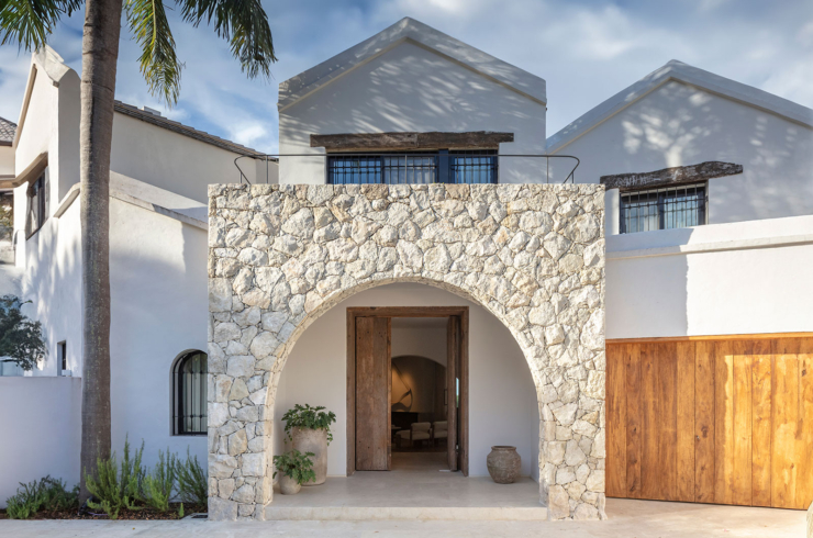 Casa Wabi un proyecto de Jorgelina Tortorici y asociados junto a Calzi Studio diseñamos la estetica de la casa, desde la fachada, su espacialidad y su diseño de equipamiento fijo.