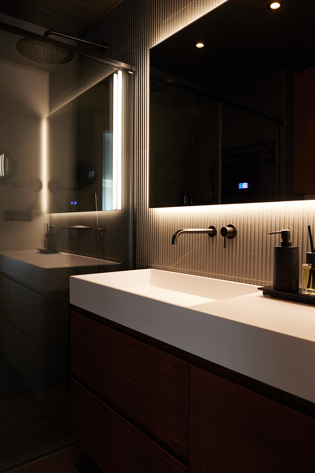 Baño negro con contraste, el objetivo fue realizar un baño escenografico